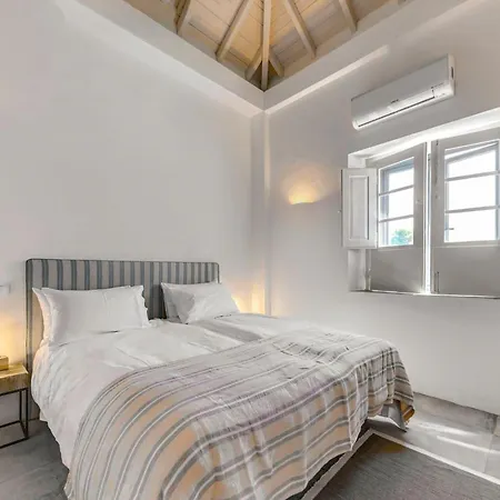 Ferragudo Beach Villa *